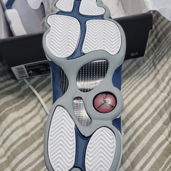 Brand New Air Jordan 13 Retro (GS) - Picture 3 of 6